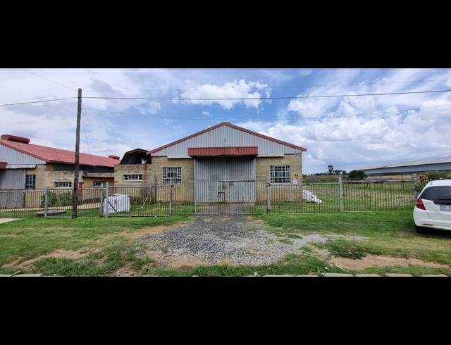 3,674M² WAREHOUSE FOR SALE IN AUREUS